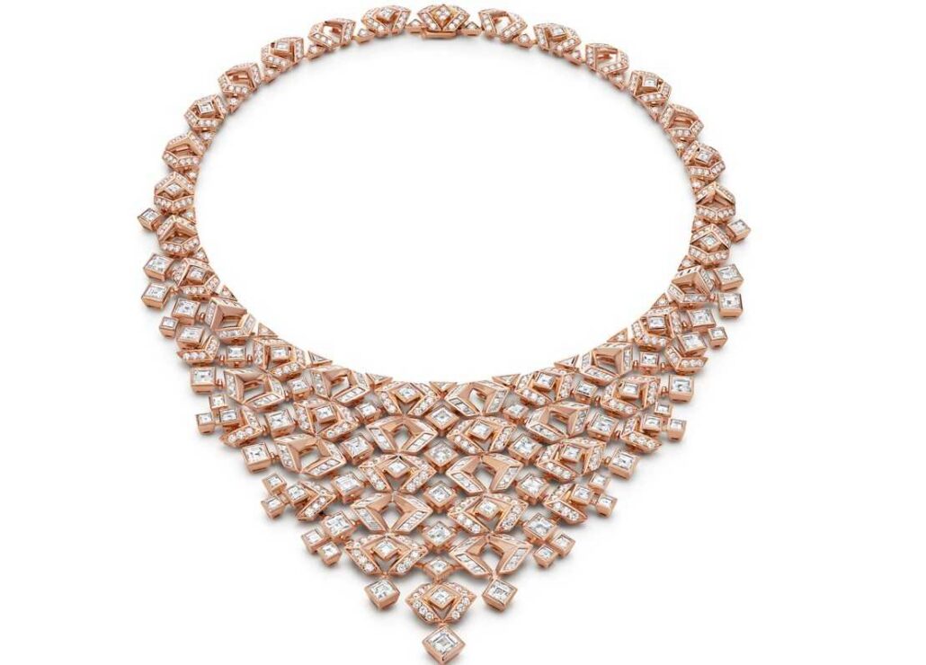 LE JOAILLIER BVLGARI TISSE LE DIAMANT