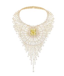 Monsieur Fred Golden Light. Transformable necklace in yellow gold, set with the 101.57-carat Soleil d’Or yellow diamond, white and yell. © FRED 